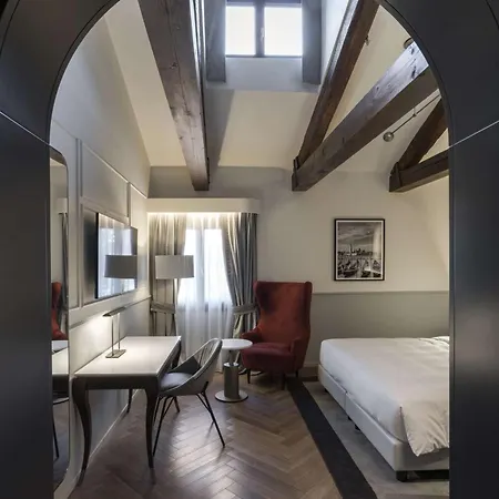 Radisson Collection Hotel, Palazzo Nani فندق البندقية